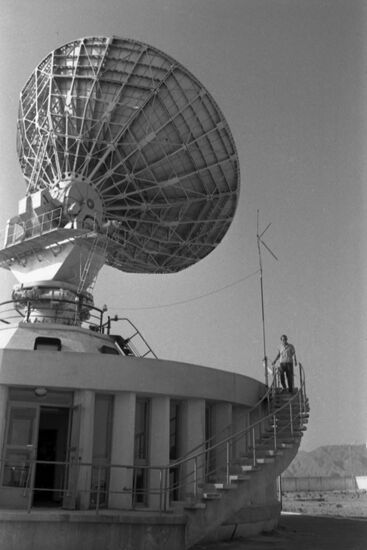 Orbita long-range space communications network