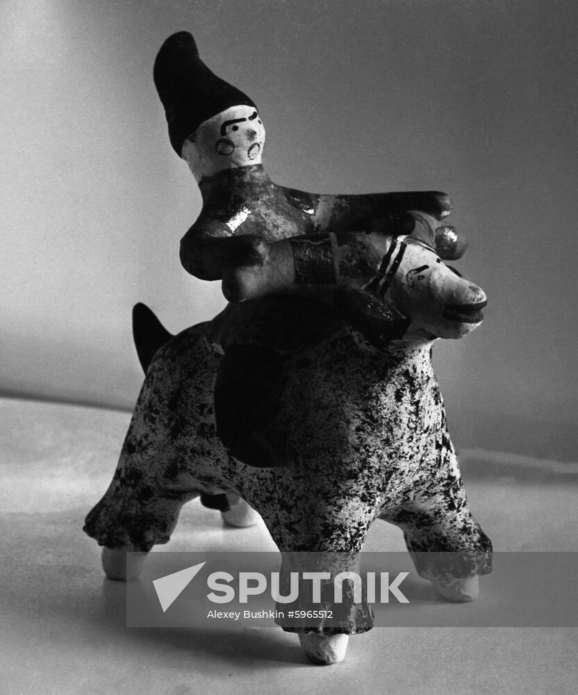 Horseman Dymkovo toy