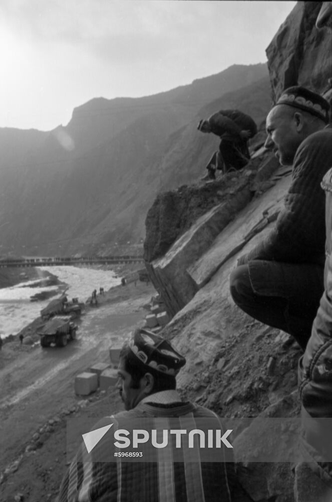 Building Rogun hydropower plant in Tajikistan