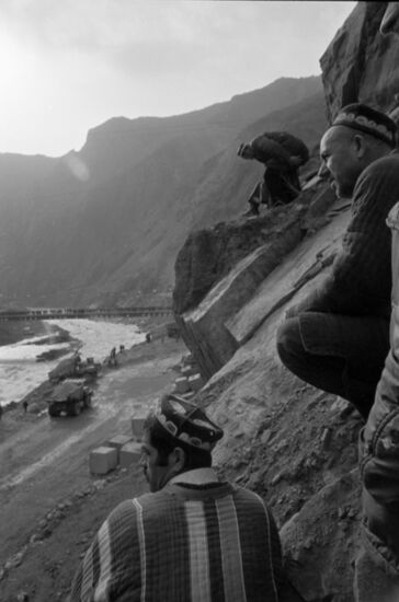 Building Rogun hydropower plant in Tajikistan