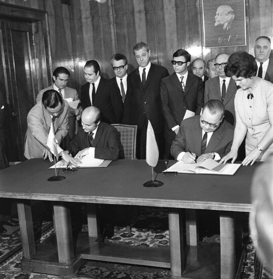 Ceremony to sign USSR-Argentina trade agreement