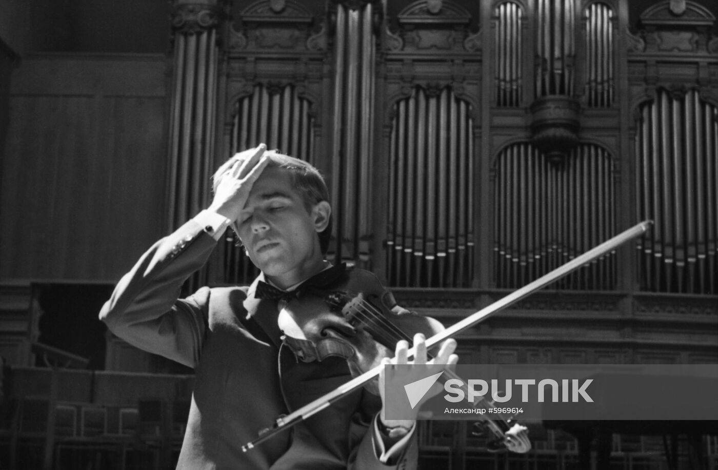 Soviet violinist Viktor Tretyakov