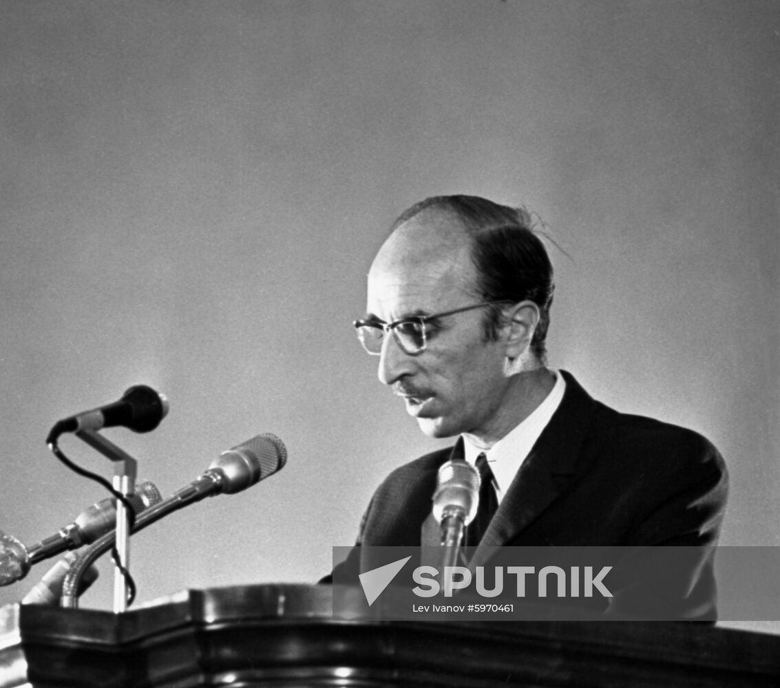 News conference following Soyuz 9 space flight