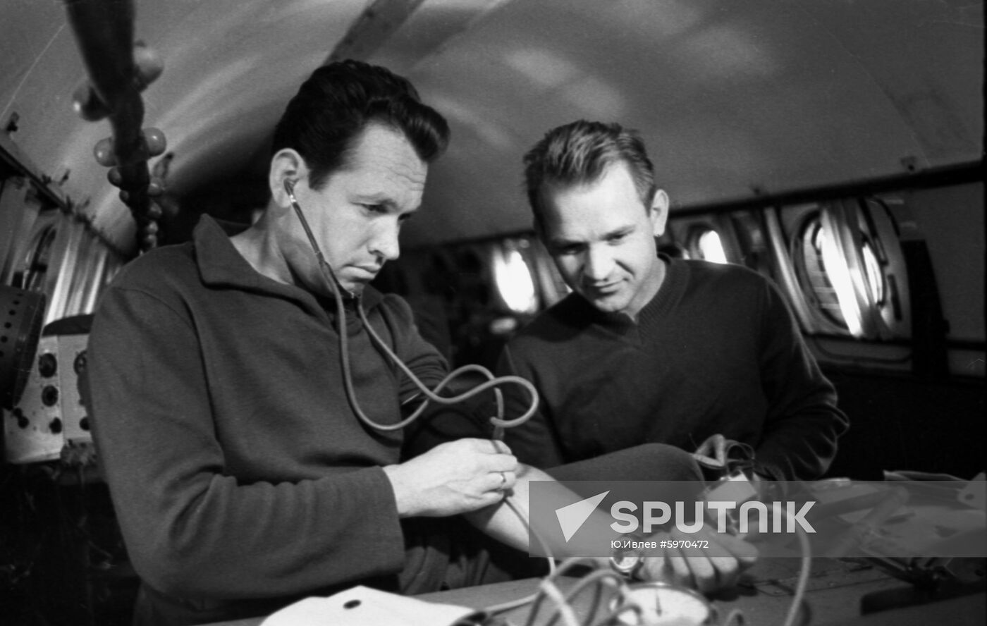 Pilots-Cosmonauts Georgy Shonin and Valery Kubasov