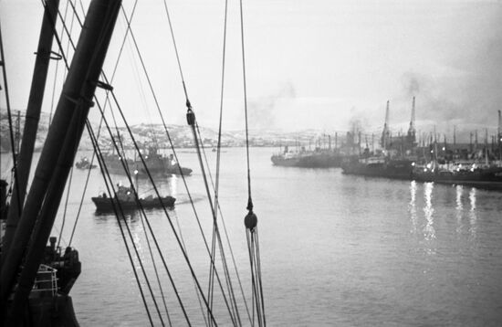 Murmansk merchant seaport