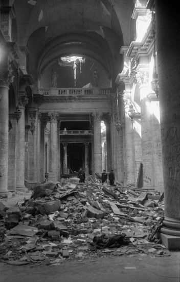 Reichstag in ruins