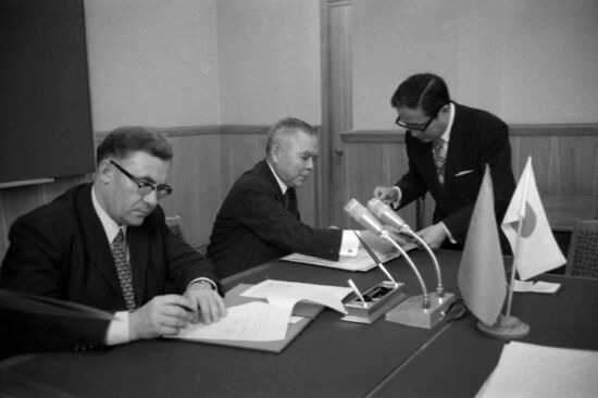 Ceremony to sign agreement on scientific and technical cooperation between USSR and Japan