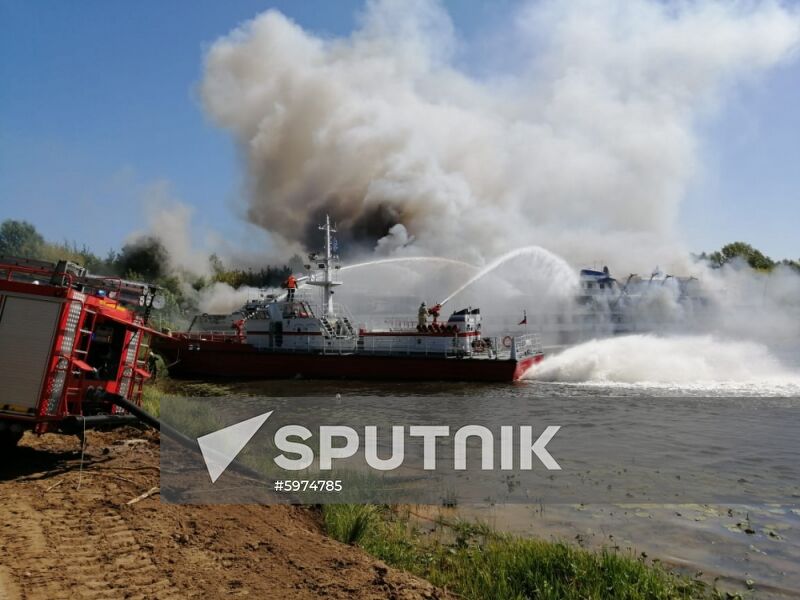 Russia River Motorboat Fire