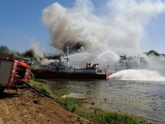 Russia River Motorboat Fire