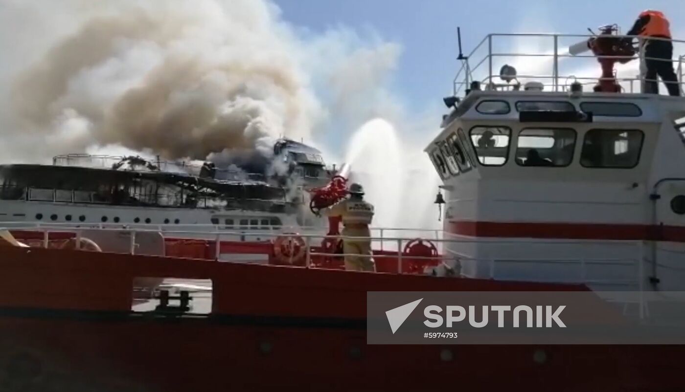 Russia River Motorboat Fire