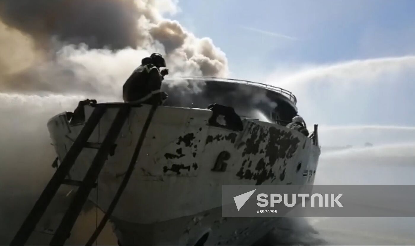 Russia River Motorboat Fire