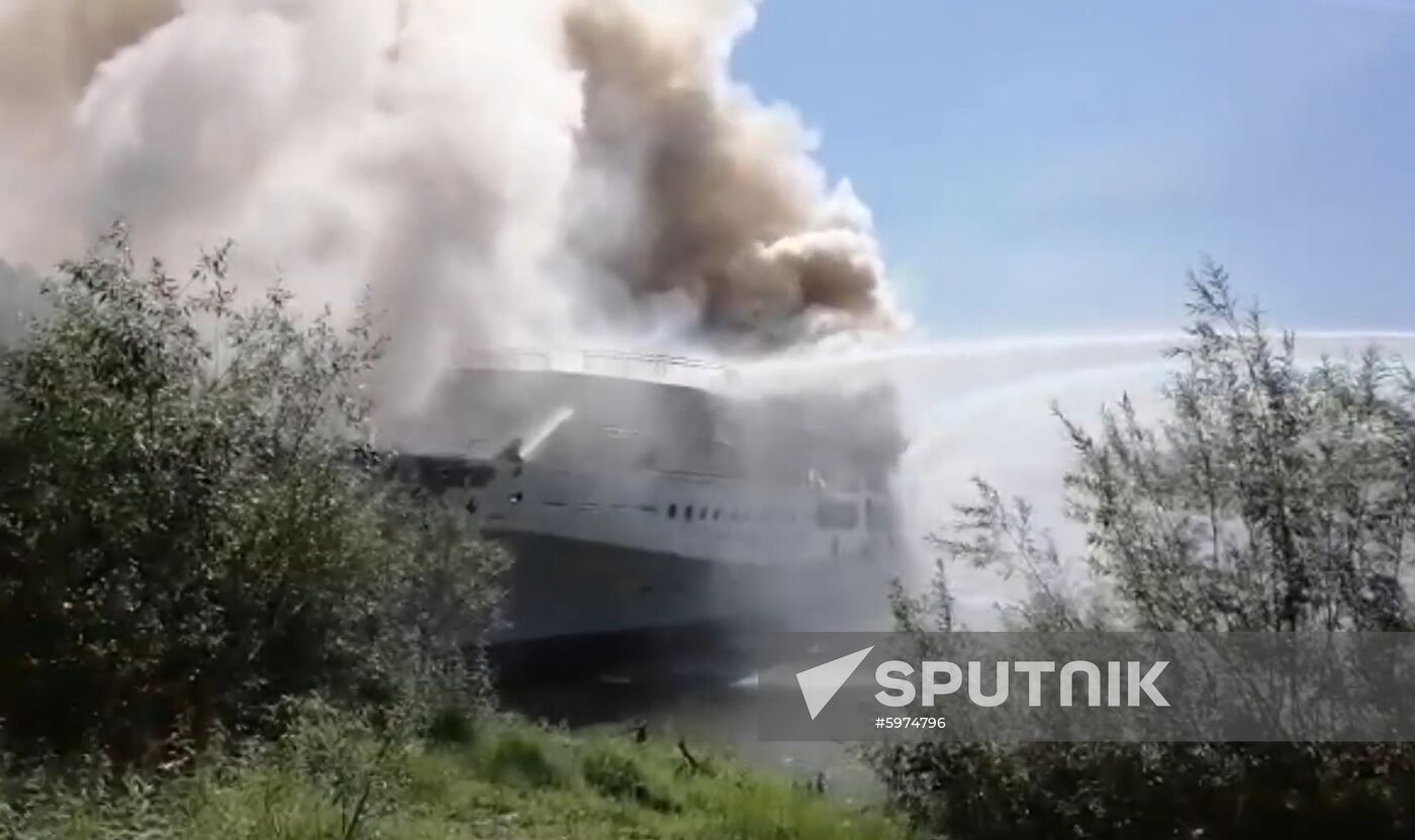 Russia River Motorboat Fire