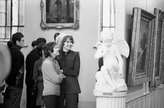 Students visit Pushkin State Museum of Fine Arts