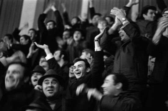 Fans of Dneprospetsstal (DSS) ice hockey team