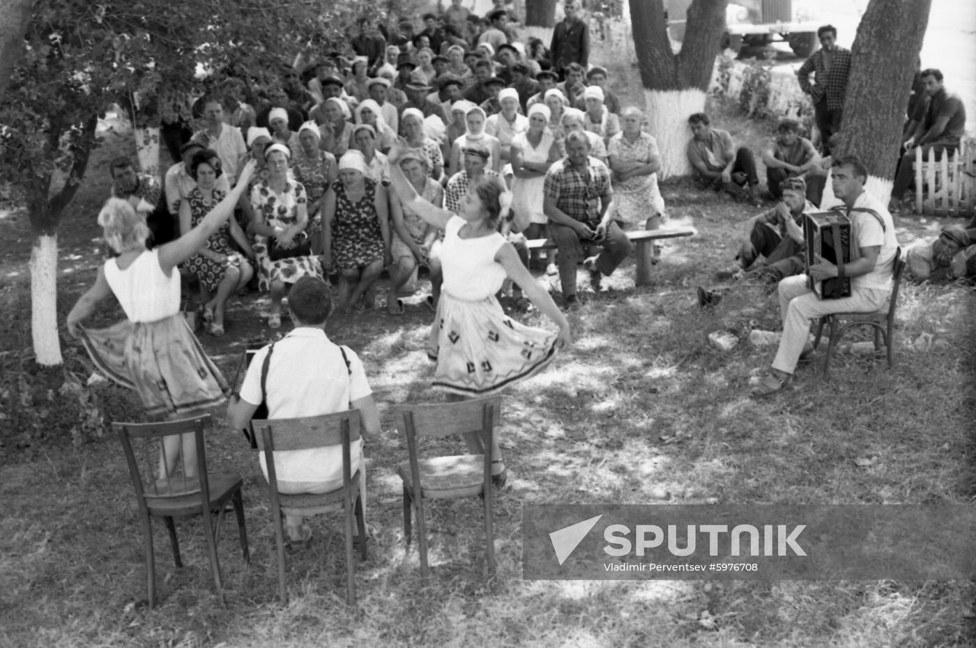 Amateur art performances in rural areas