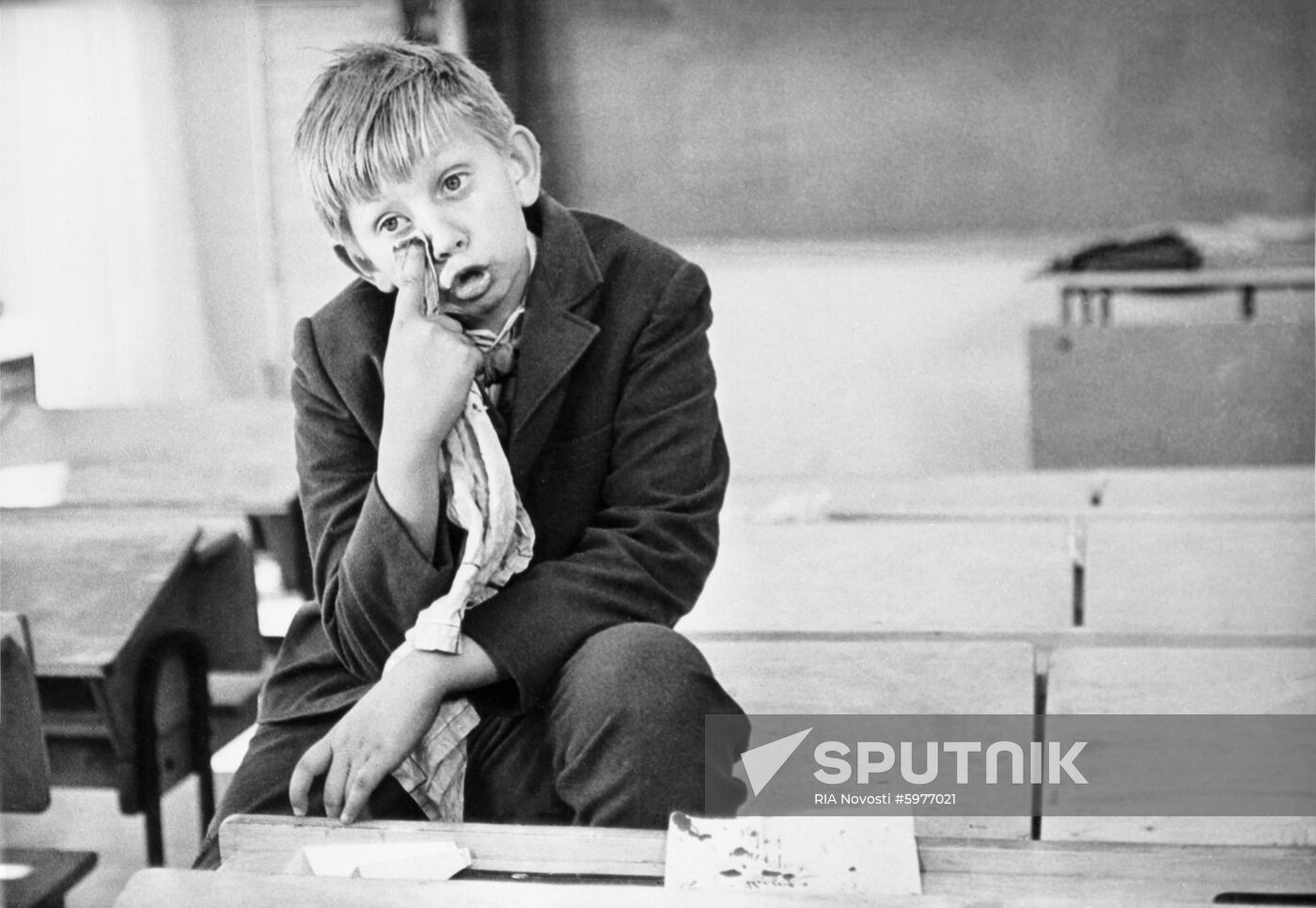 Still from movie Odd Fellow from Grade B