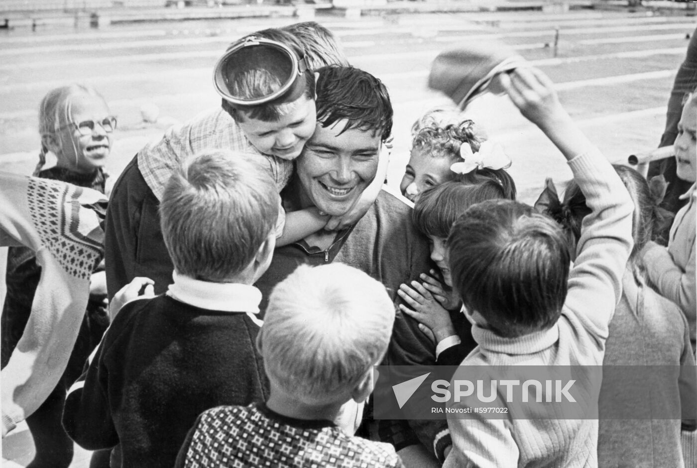 Still from movie Odd Fellow from Grade B