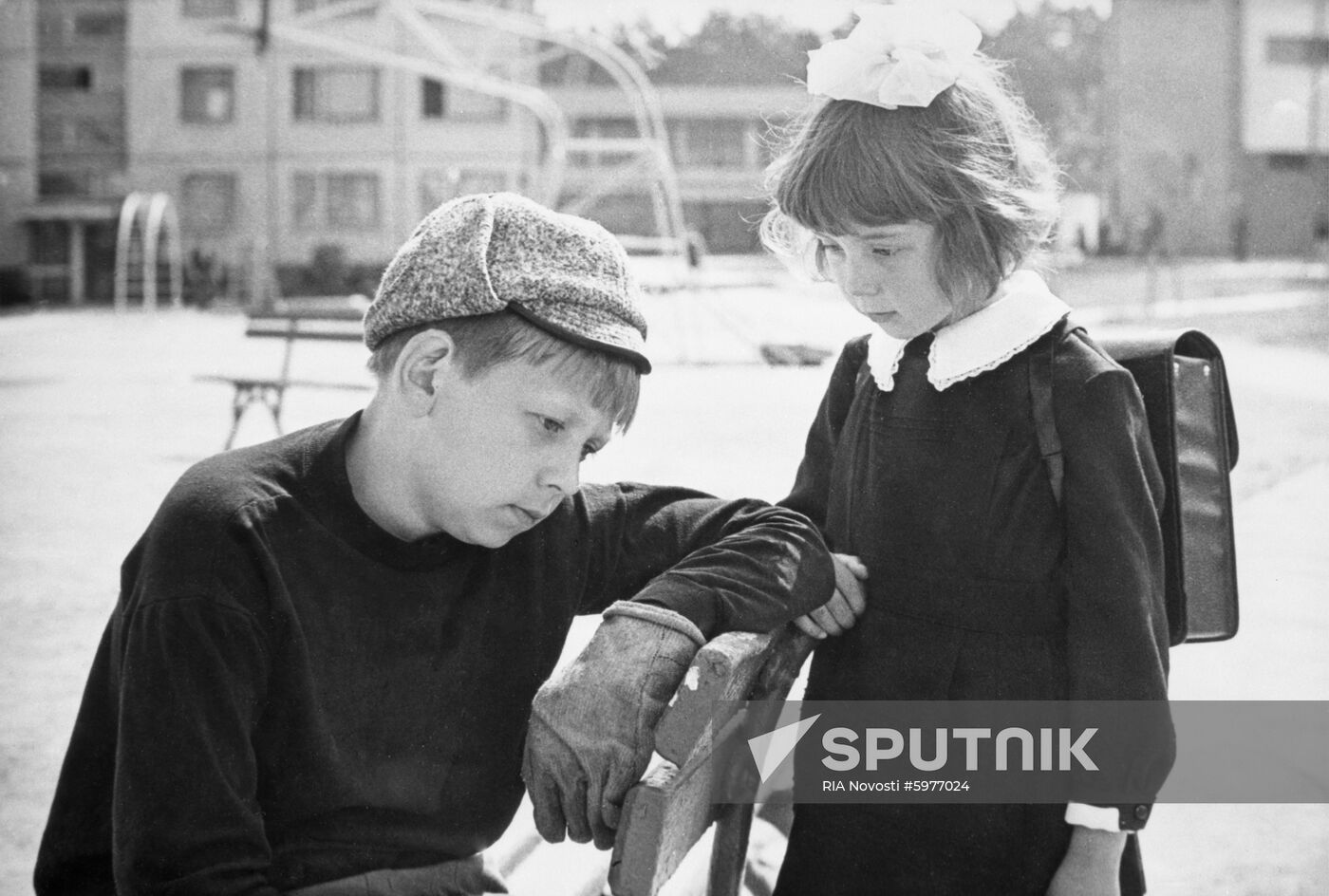 Still from movie Odd Fellow from Grade B