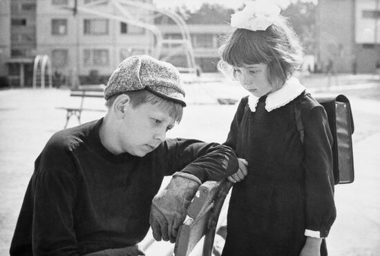 Still from movie Odd Fellow from Grade B