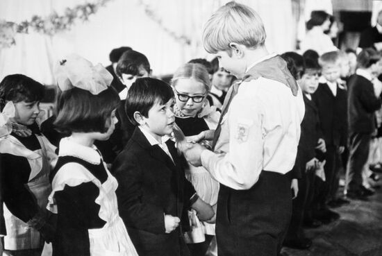 Still from movie Odd Fellow from Grade B