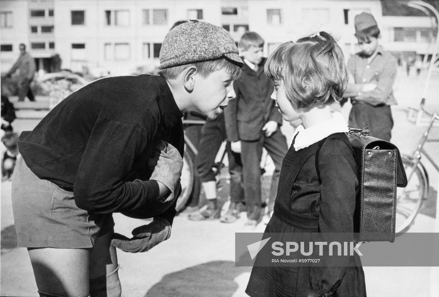 Still from movie Odd Fellow from Grade B