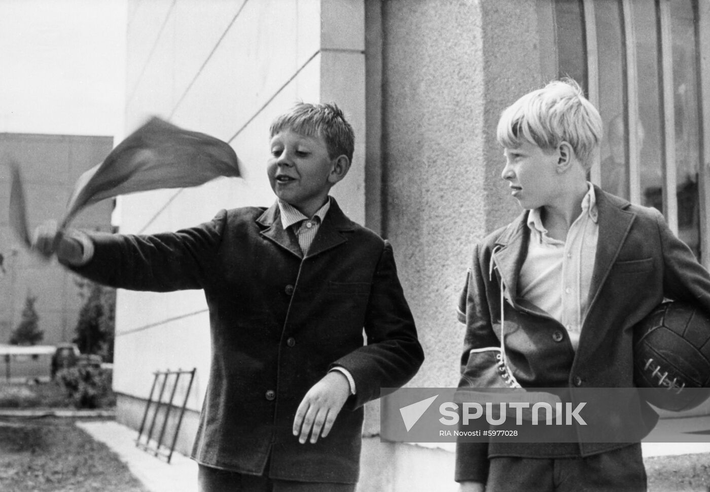 Still from movie Odd Fellow from Grade B