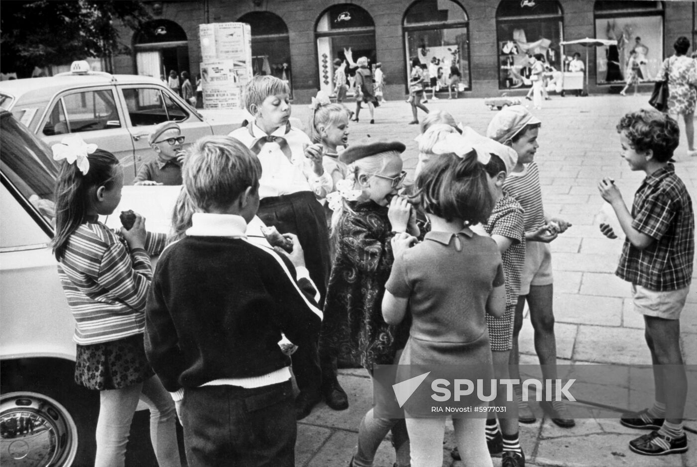 Still from movie Odd Fellow from Grade B