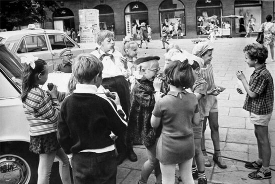 Still from movie Odd Fellow from Grade B