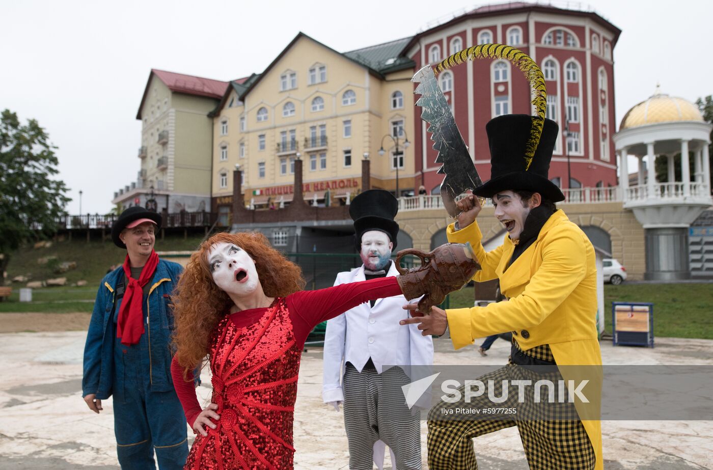 Russia Street Theatre Show