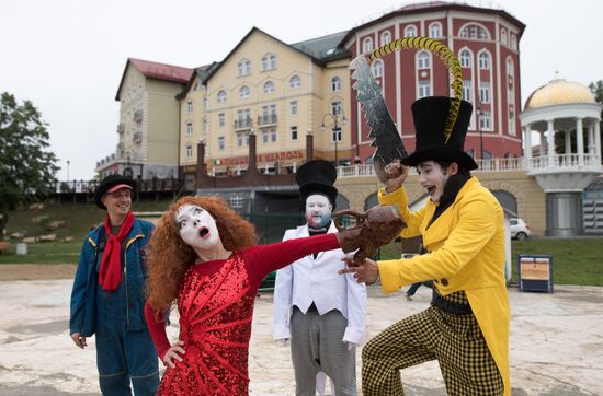 Russia Street Theatre Show