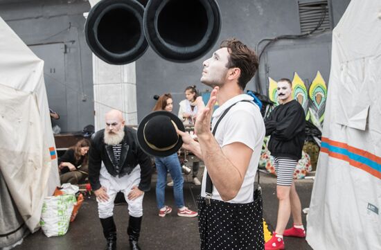 Russia Street Theatre Show