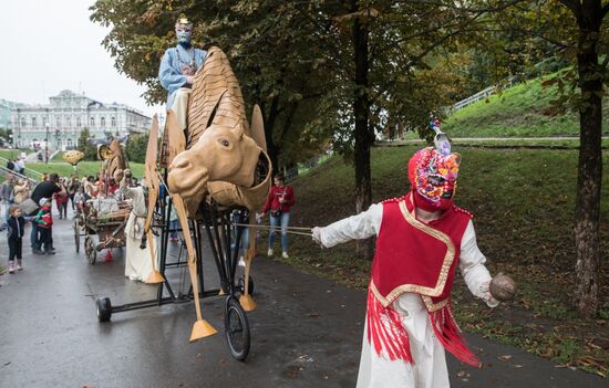Russia Street Theatre Show