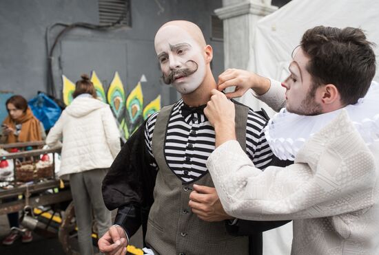 Russia Street Theatre Show
