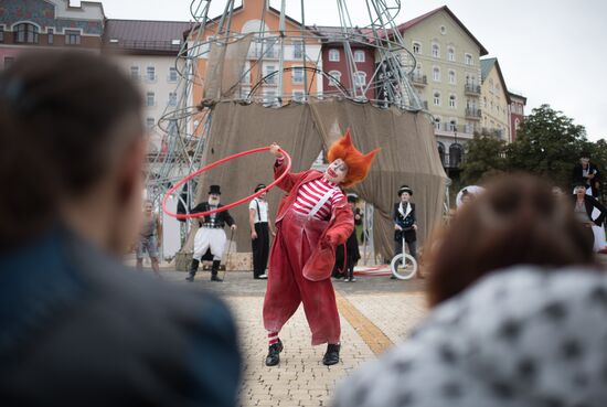 Russia Street Theatre Show