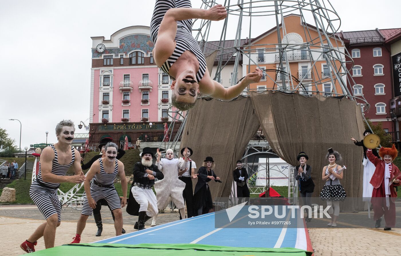 Russia Street Theatre Show