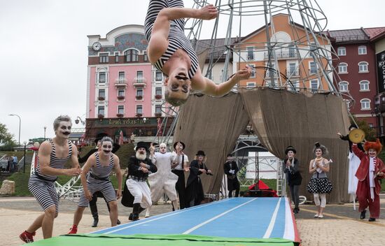 Russia Street Theatre Show