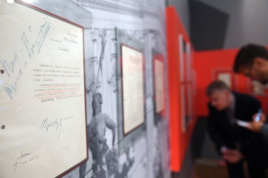 Opening of exhibition 1939: World War II Begins