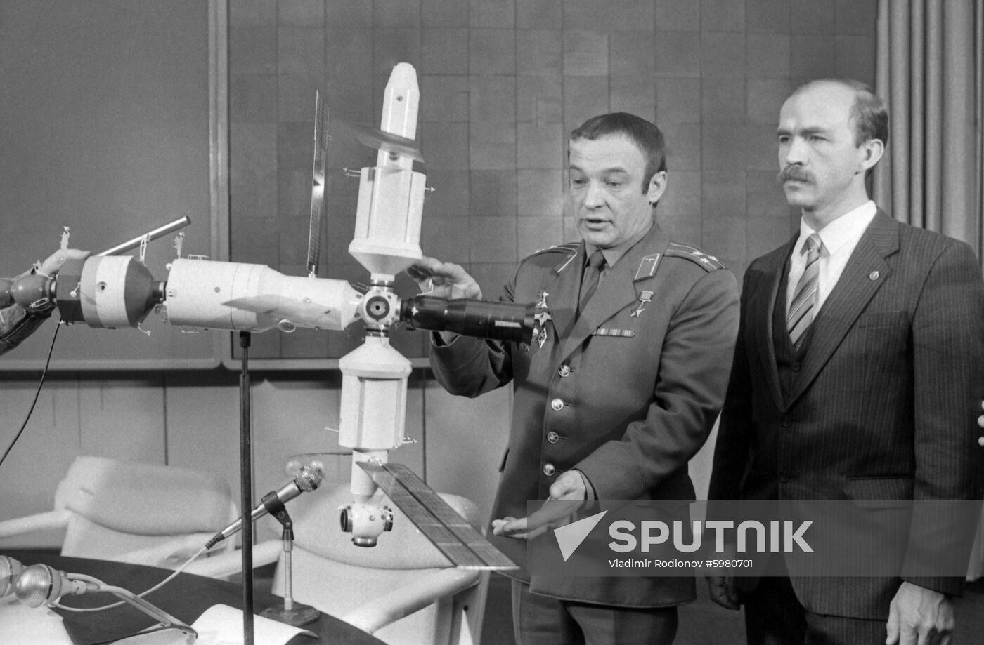 Soyuz TM-16 manned space mission
