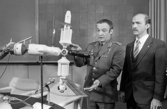 Soyuz TM-16 manned space mission
