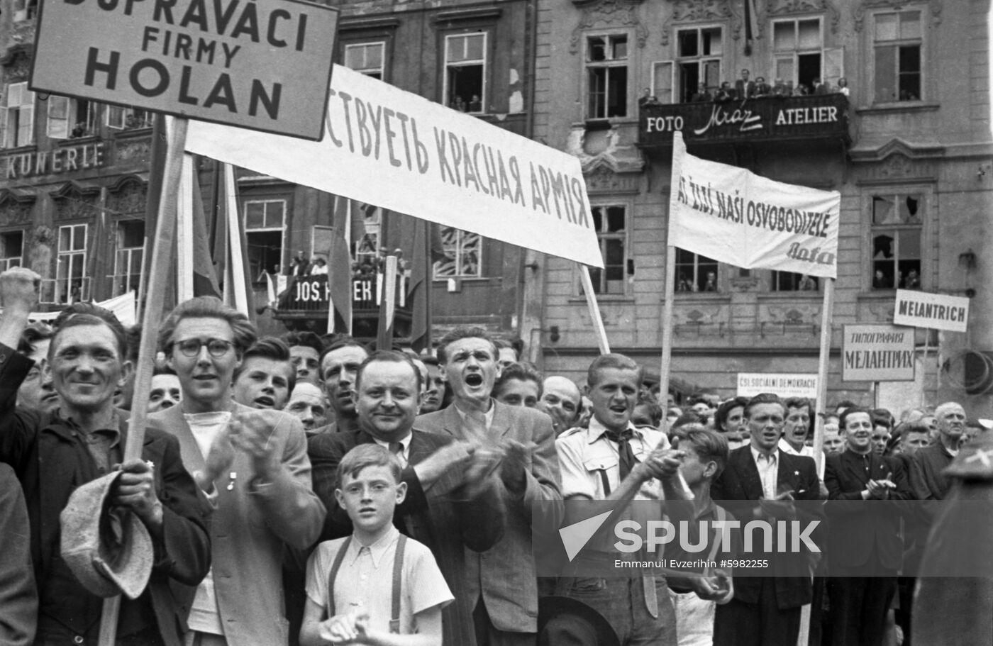Meeting to honor Soviet liberators in Prague