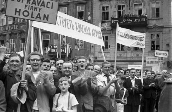 Meeting to honor Soviet liberators in Prague
