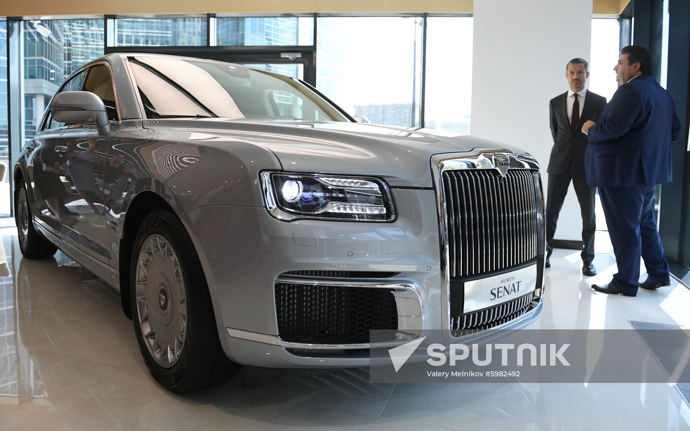 Russia Aurus Showroom