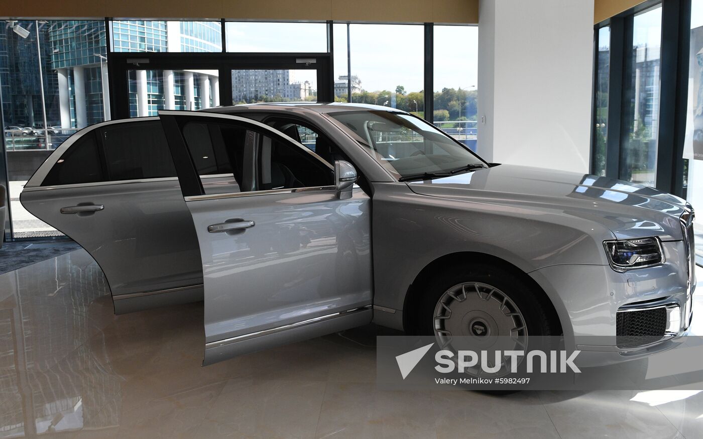 Russia Aurus Showroom