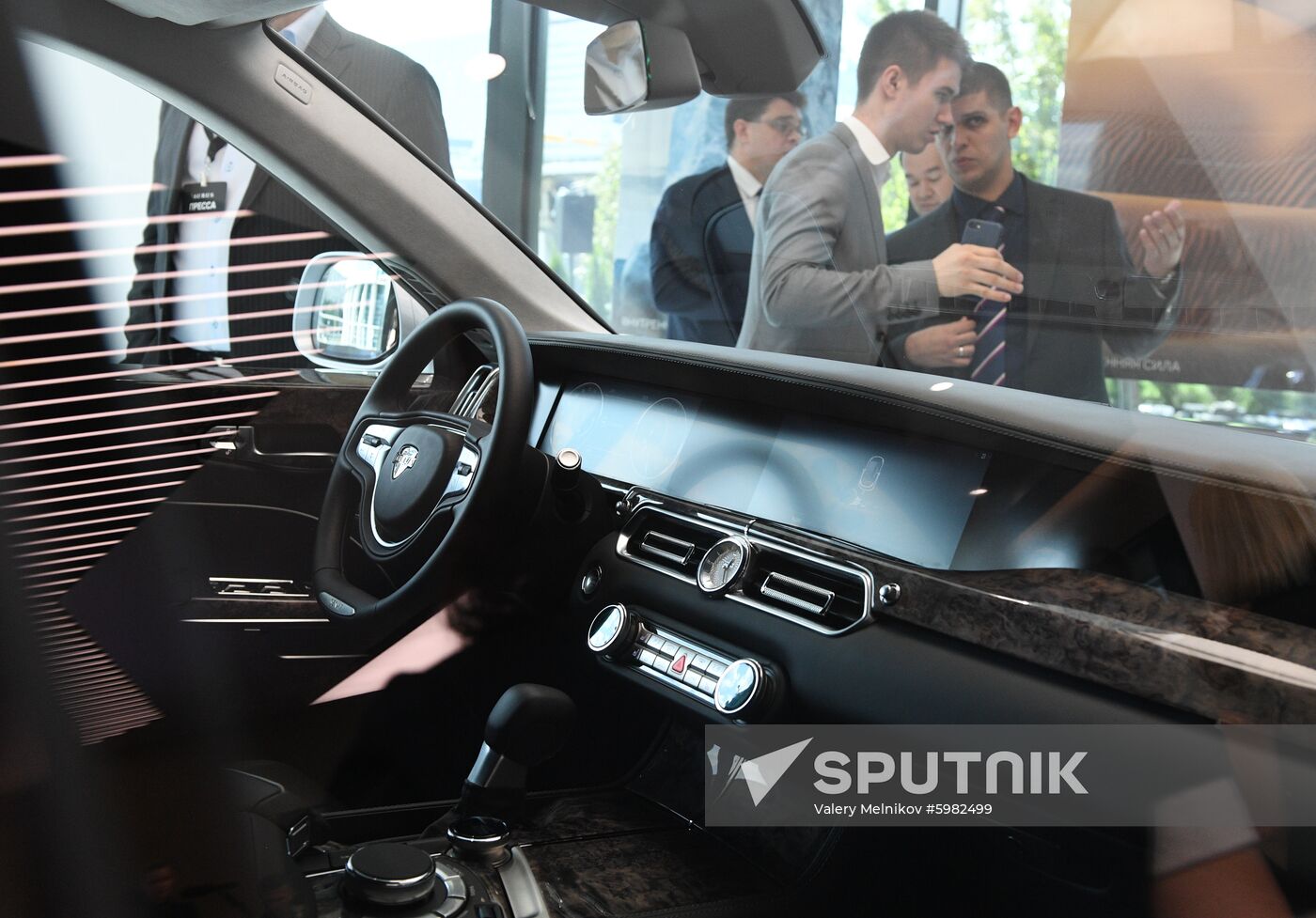 Russia Aurus Showroom