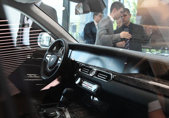 Russia Aurus Showroom