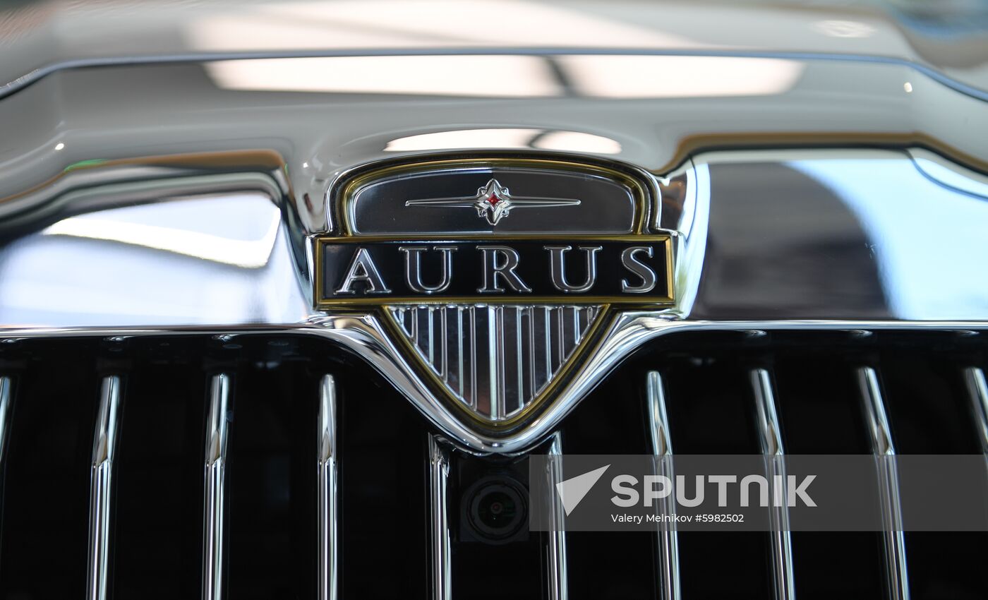 Russia Aurus Showroom