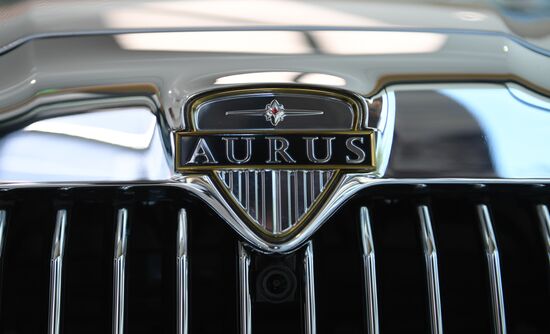 Russia Aurus Showroom