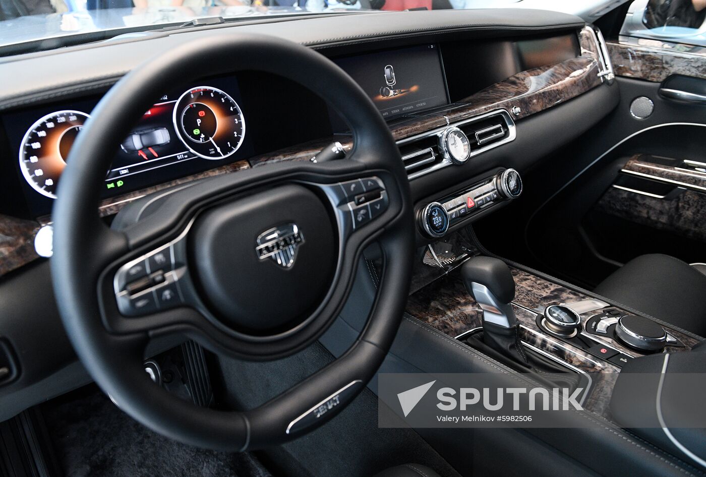 Russia Aurus Showroom