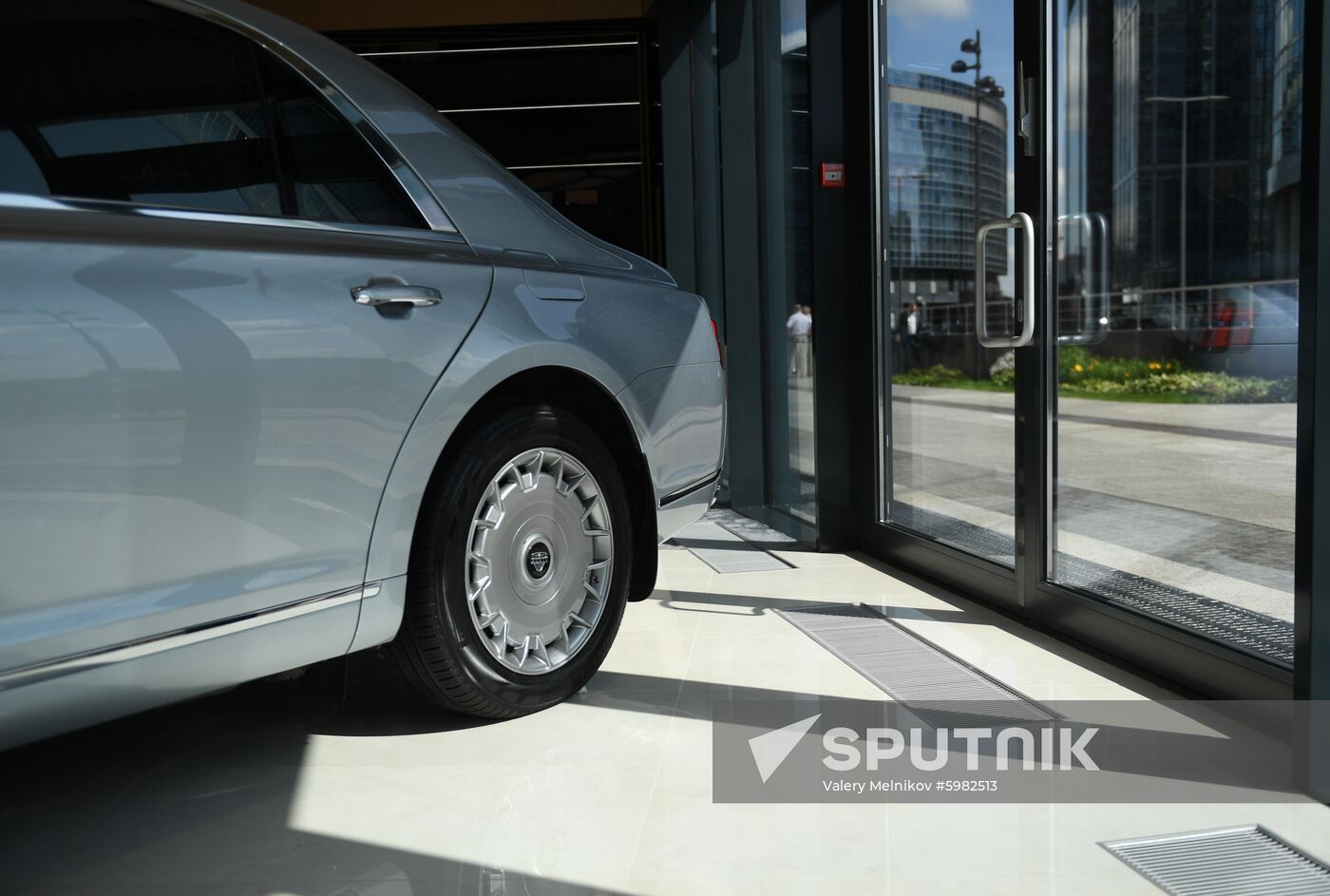 Russia Aurus Showroom