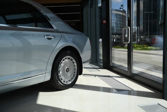 Russia Aurus Showroom